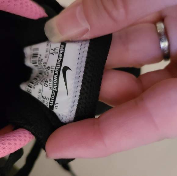 Nike Snearkers or Tennis Shoes Size 7 - Picture 8 of 8